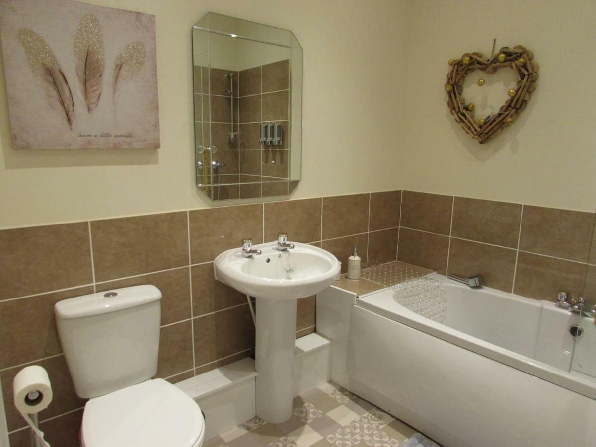 Apartment 5 - Two Bedroom Luxury Apartment Close To Town, Mainline Rail & Theatre Stylish And Comfortable Дарлингтън Екстериор снимка